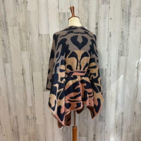 Coco + Carmen Ruana - Picture 6 of 7